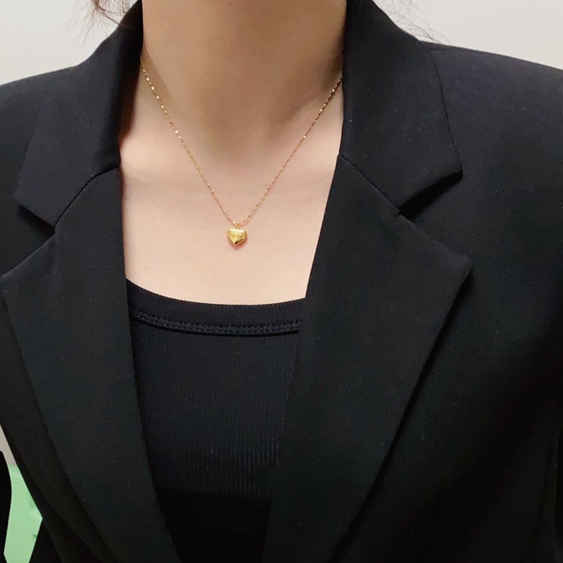 Ce1i*e necklaces